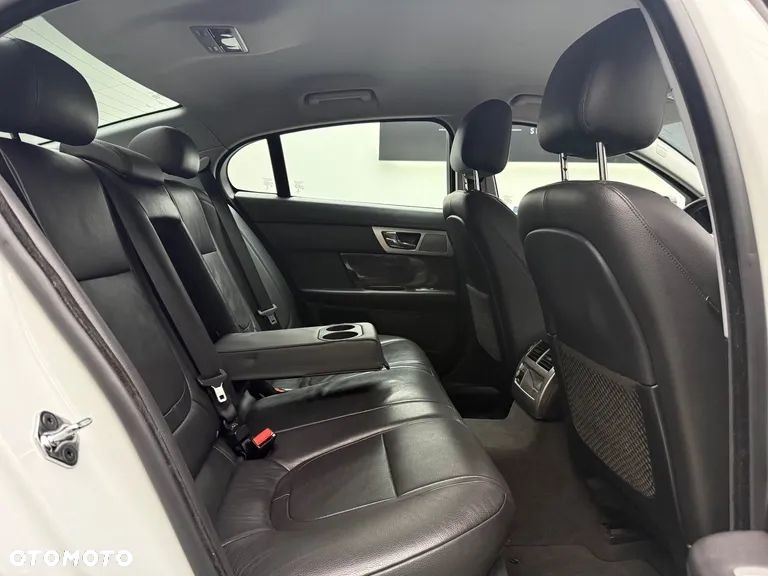 Jaguar XF 2.2 D Premium Luxury - 19