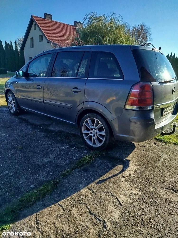 Opel Zafira 1.9 CDTI Automatik Cosmo - 2
