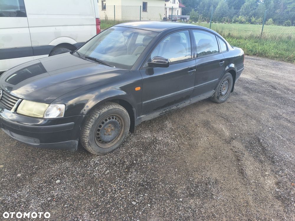 Volkswagen Passat - 1
