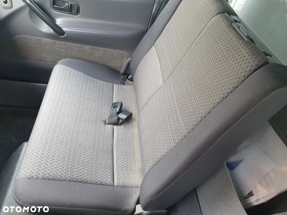 Fotele Komplet Nissan Atleon - 4