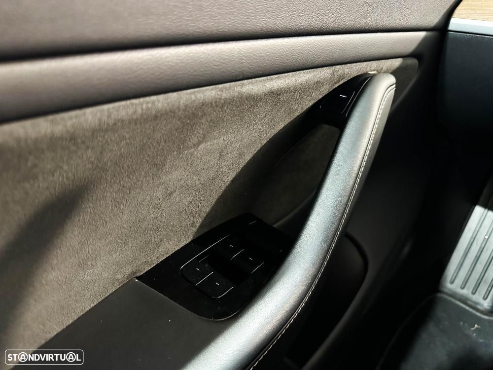 Tesla Model 3 Long-Range Dual Motor AWD - 41