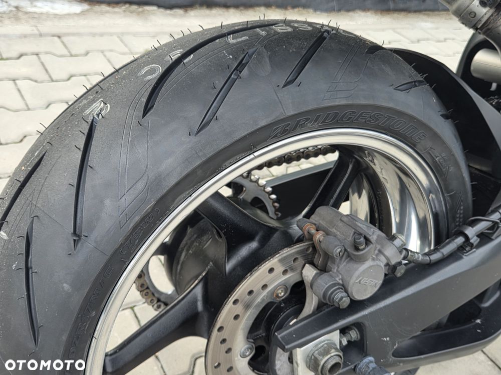 Yamaha R1 - 22