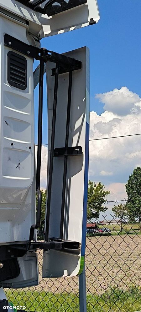 OWIEWKA IVECO STRALIS AS440ST/P LNG SPOILER PRAWY - 1