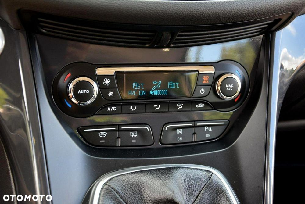 Ford Kuga 2.0 TDCi FWD Titanium - 26