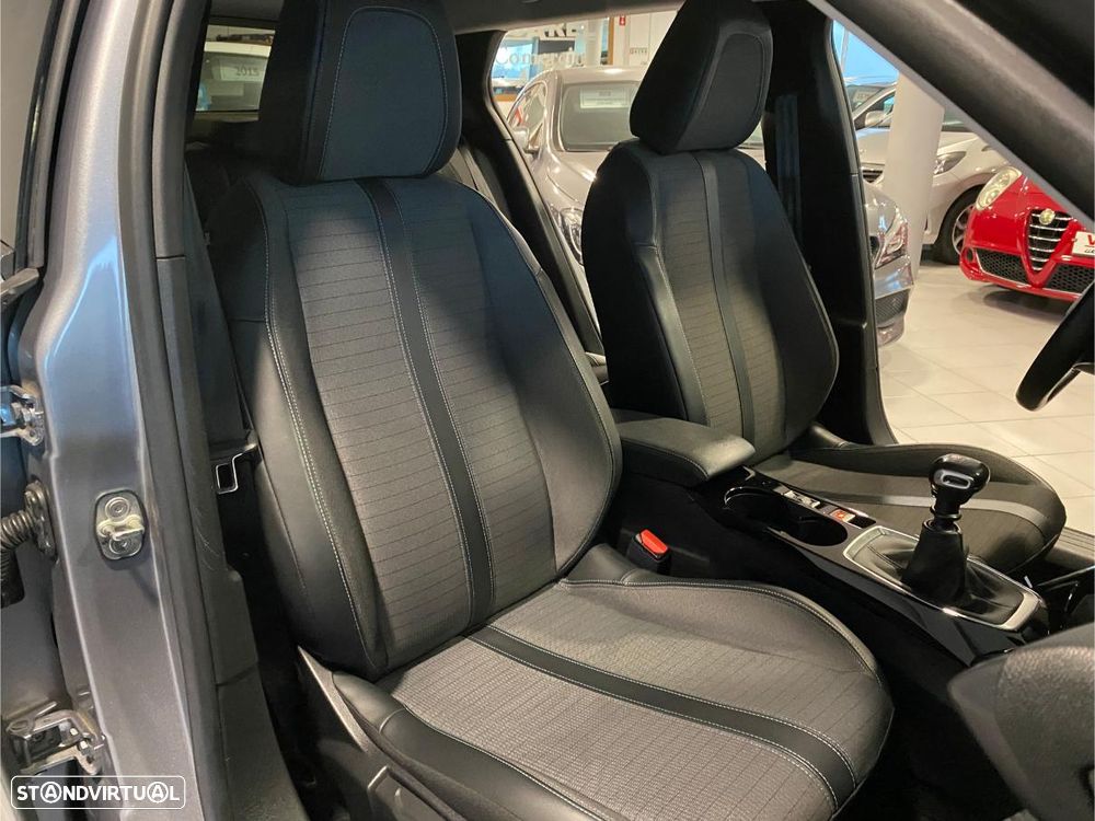 Peugeot 2008 1.2 PureTech Allure Pack - 23