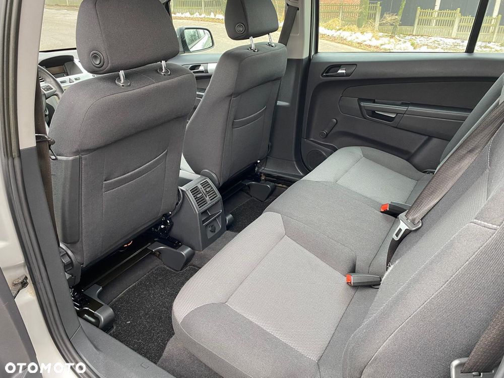 Opel Zafira - 25