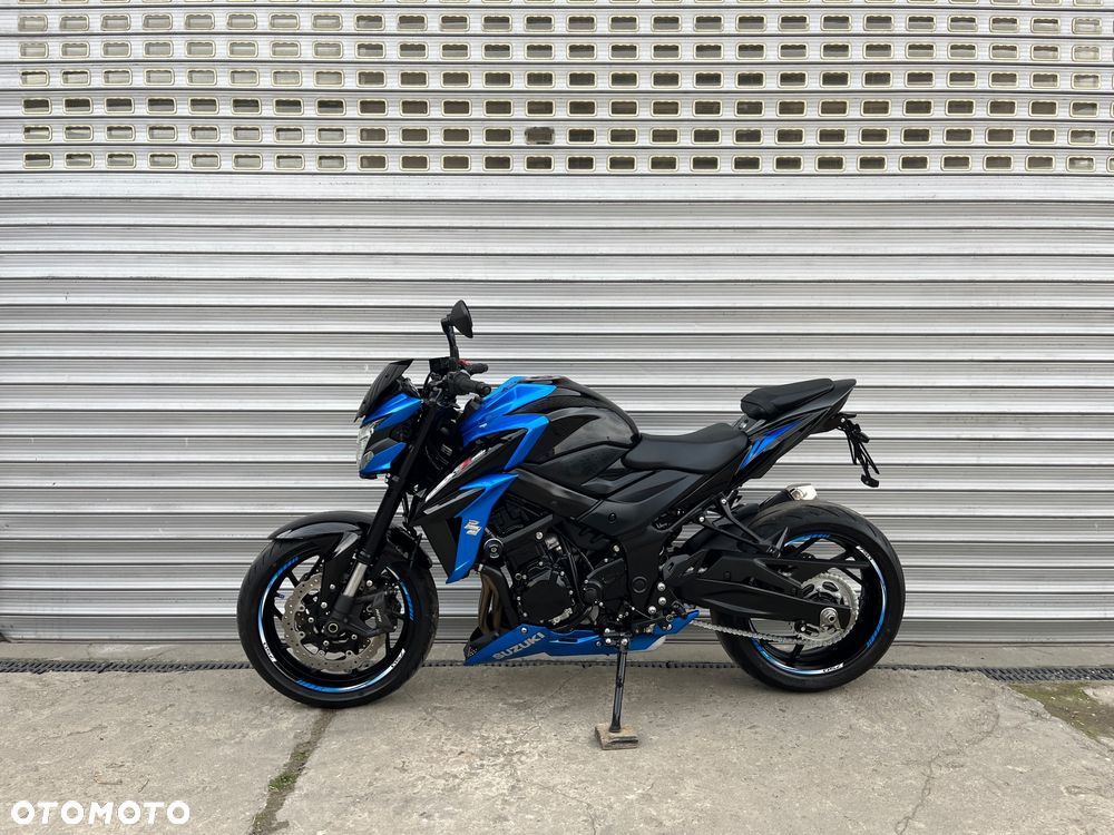Suzuki GSX - 22