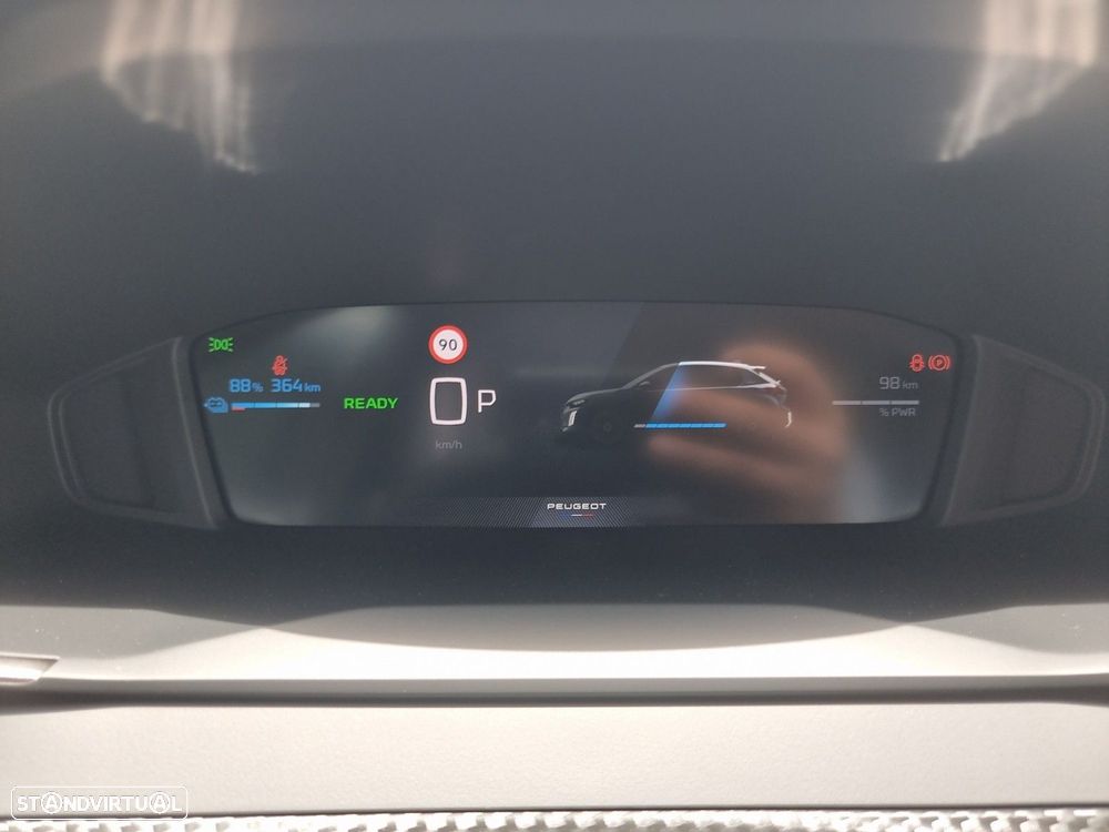 Peugeot e-208 - 13