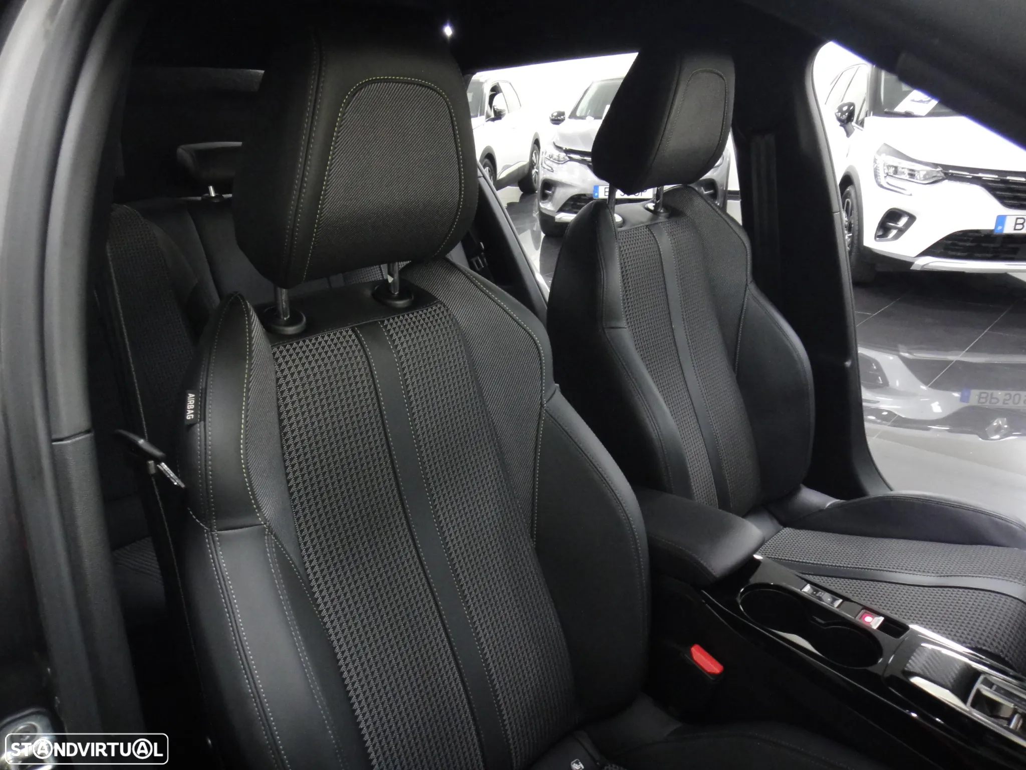 Peugeot 2008 1.2 PureTech GT EAT8 - 26