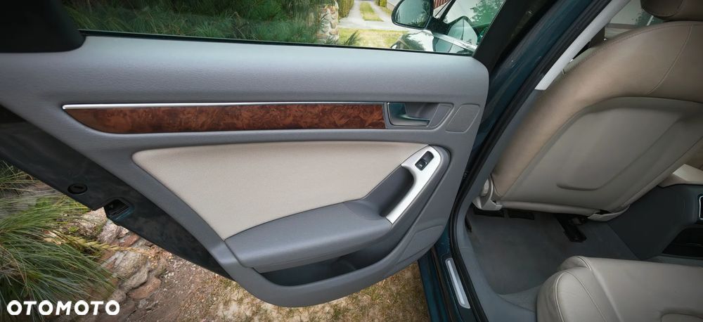 Audi A4 Limousine - 10