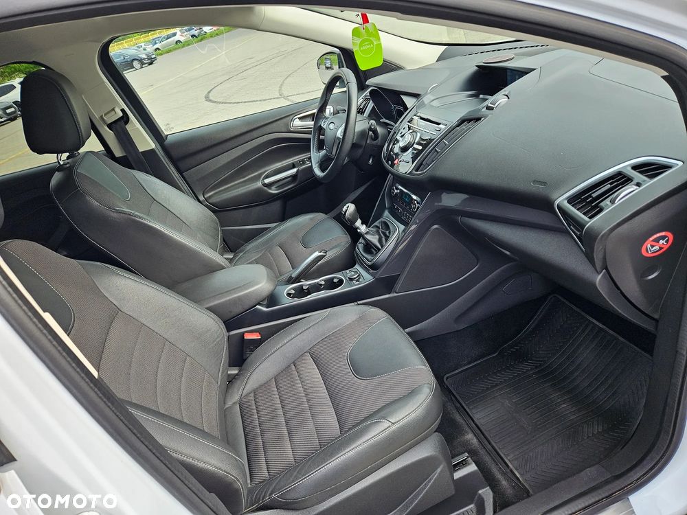 Ford Kuga 1.6 EcoBoost 2x4 Titanium - 15