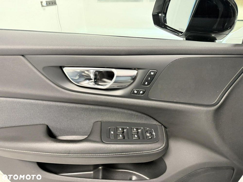 Volvo V60 D4 R-Design - 24