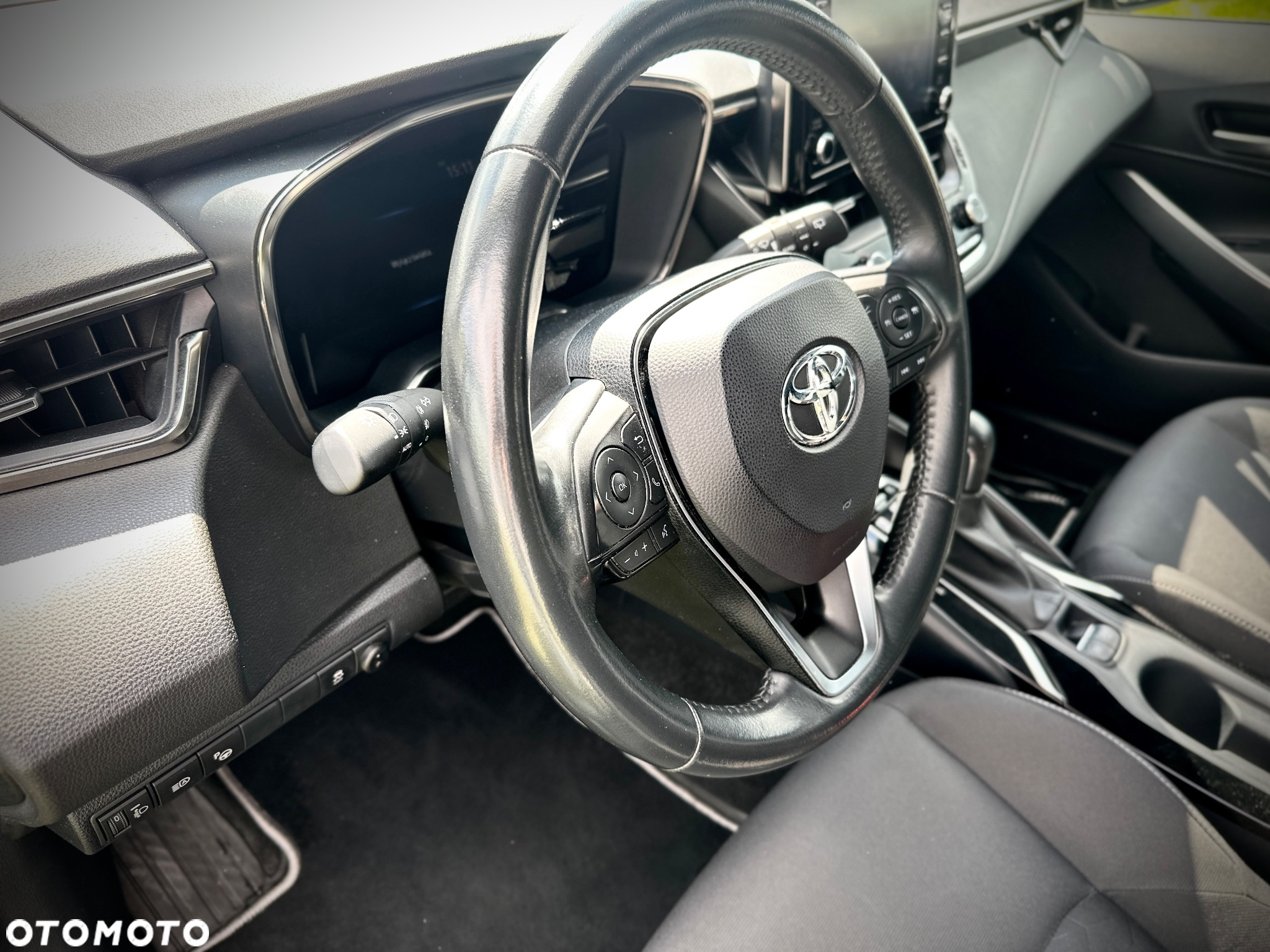 Toyota Corolla 1.8 Hybrid Comfort - 24