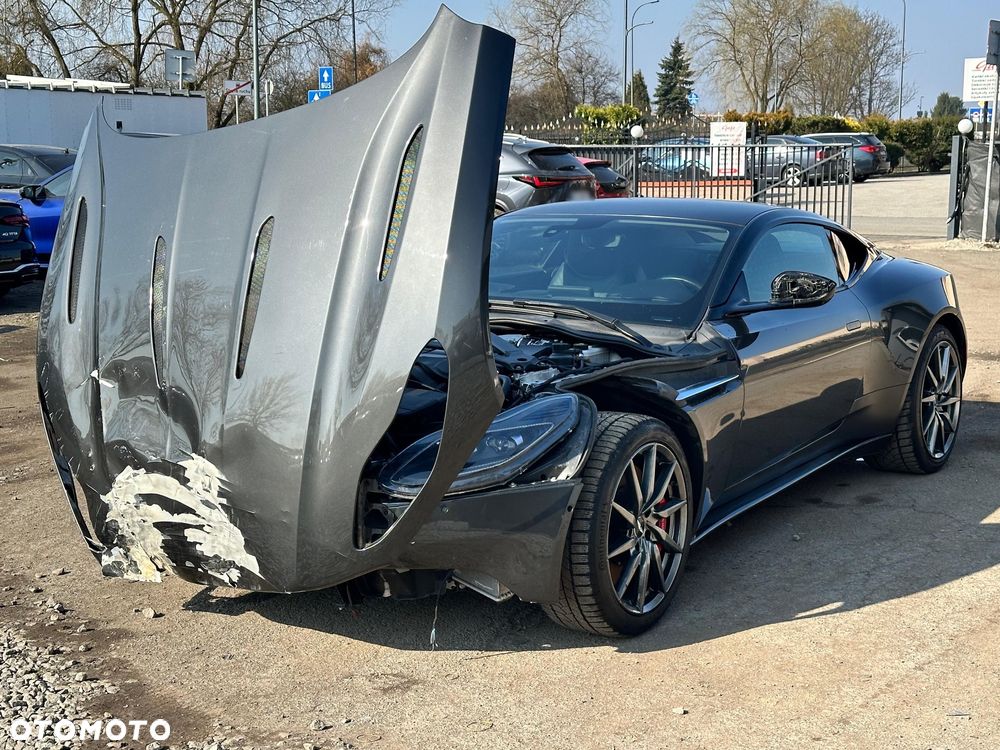 Aston Martin DB11 - 6