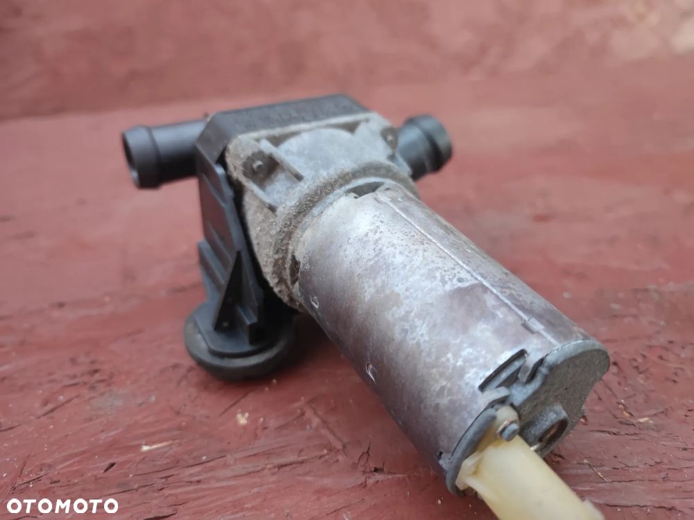 BMW E81 / E82 / E87 / E90 / E92 / E84 / E88 / E93 ORYGINALNA DODATKOWA POMPA WODY / ELEKTRYCZNA POMPA WODY NAGRZEWNICY O NR.  64 11 6 928 246 OEM W BARDZO DOBRYM STANIE - 6