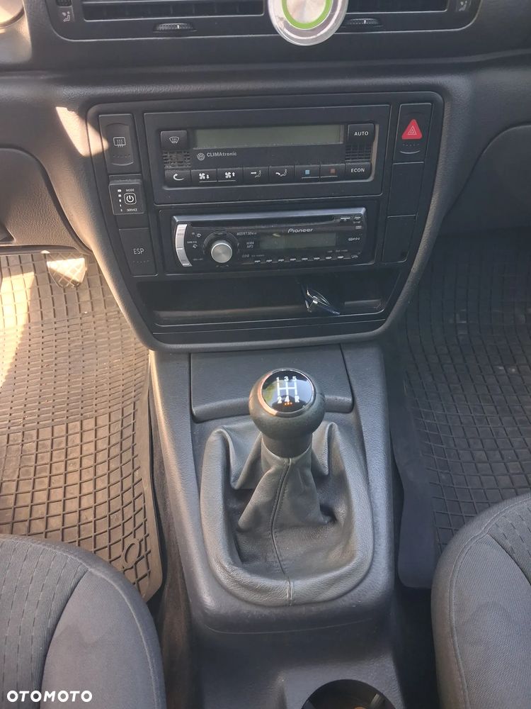 Volkswagen Passat 1.8T Comfortline - 12
