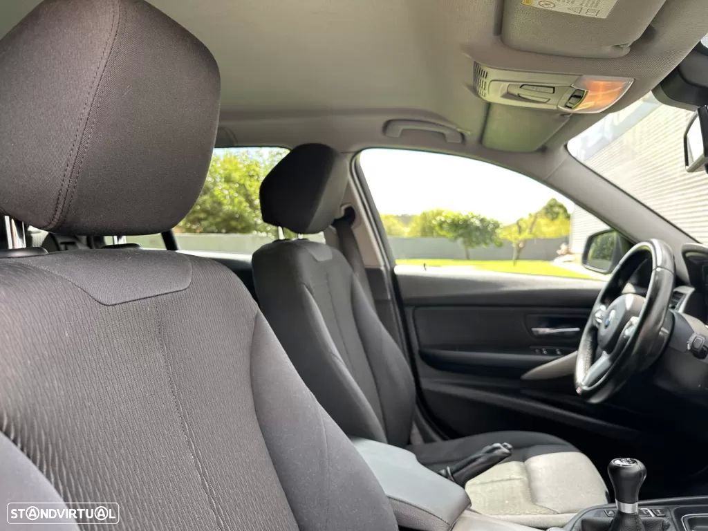 BMW 320 d Touring LifeStyle - 15