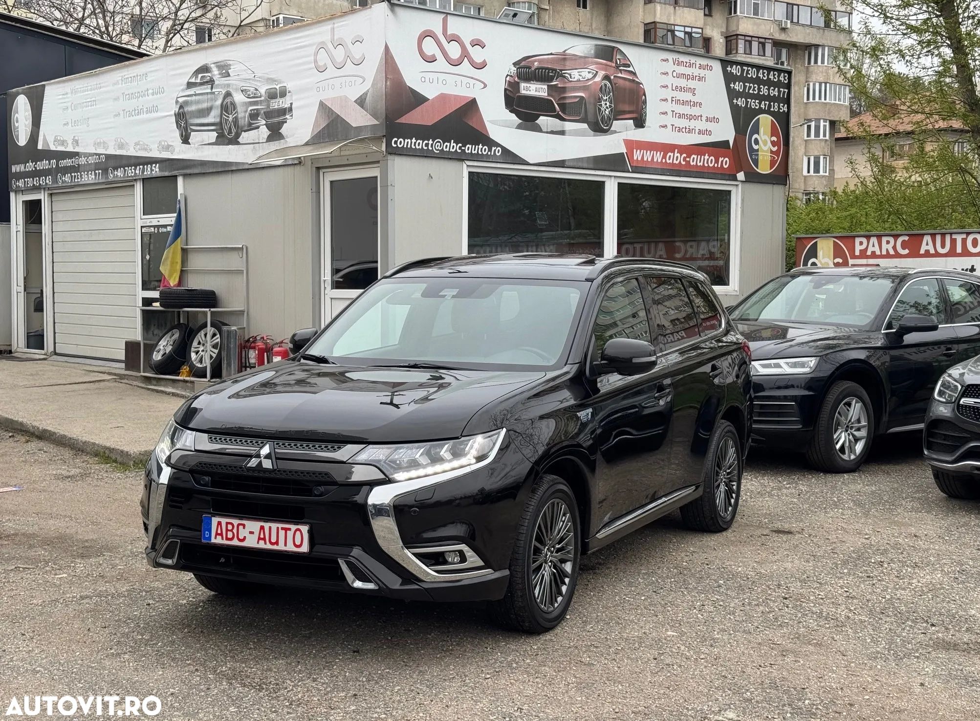 Mitsubishi Outlander 2.4 4WD Plug-In Hybrid Top - 1