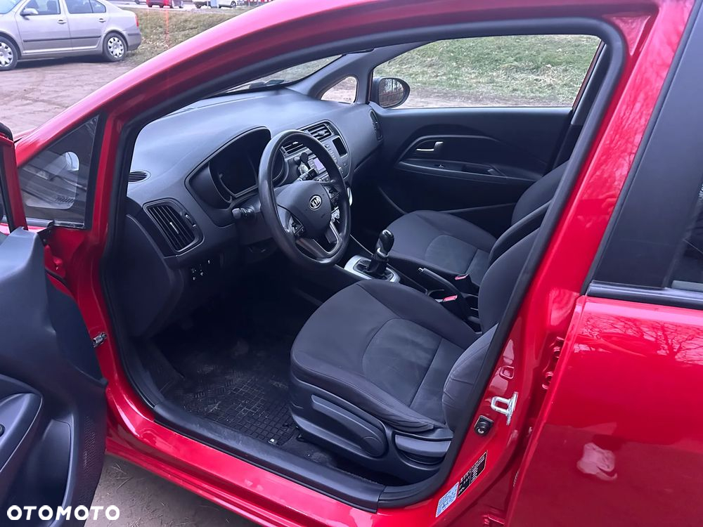 Kia Rio - 4