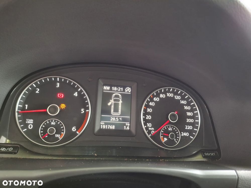 Volkswagen Touran - 18