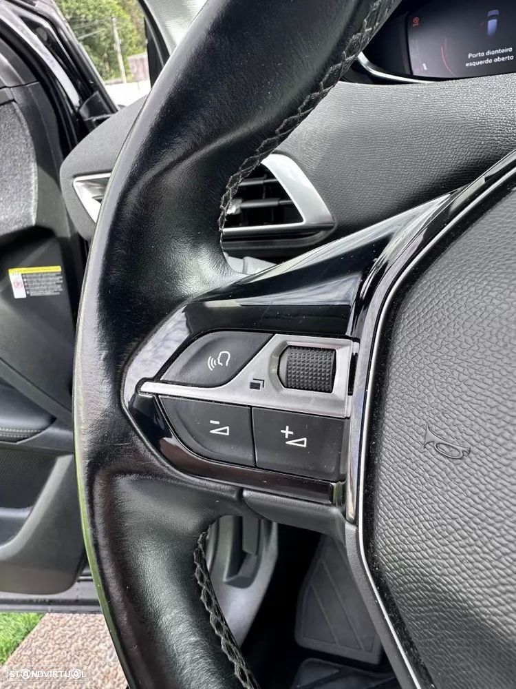 Peugeot 3008 1.2 PureTech Allure Pack - 38