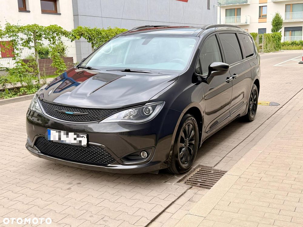 Chrysler Pacifica - 3