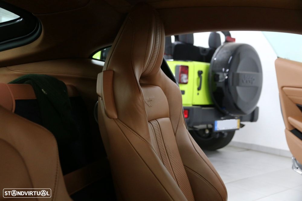 Aston Martin Vantage Coupe V8 - 11