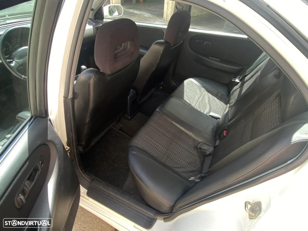 Nissan Primera Sedan 2.0-16 GT - 22