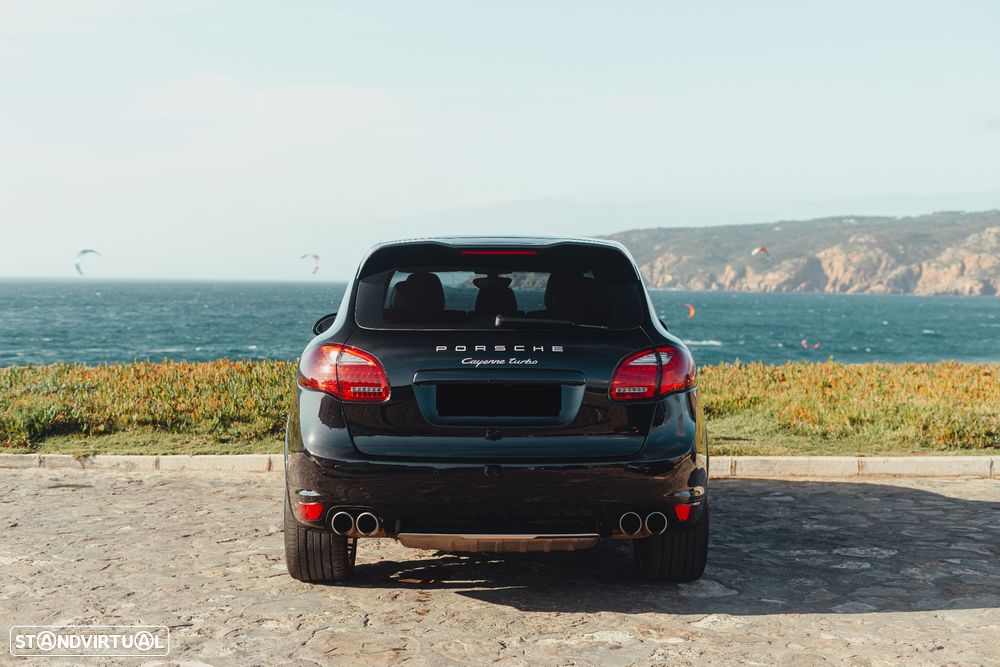 Porsche Cayenne Turbo - 12
