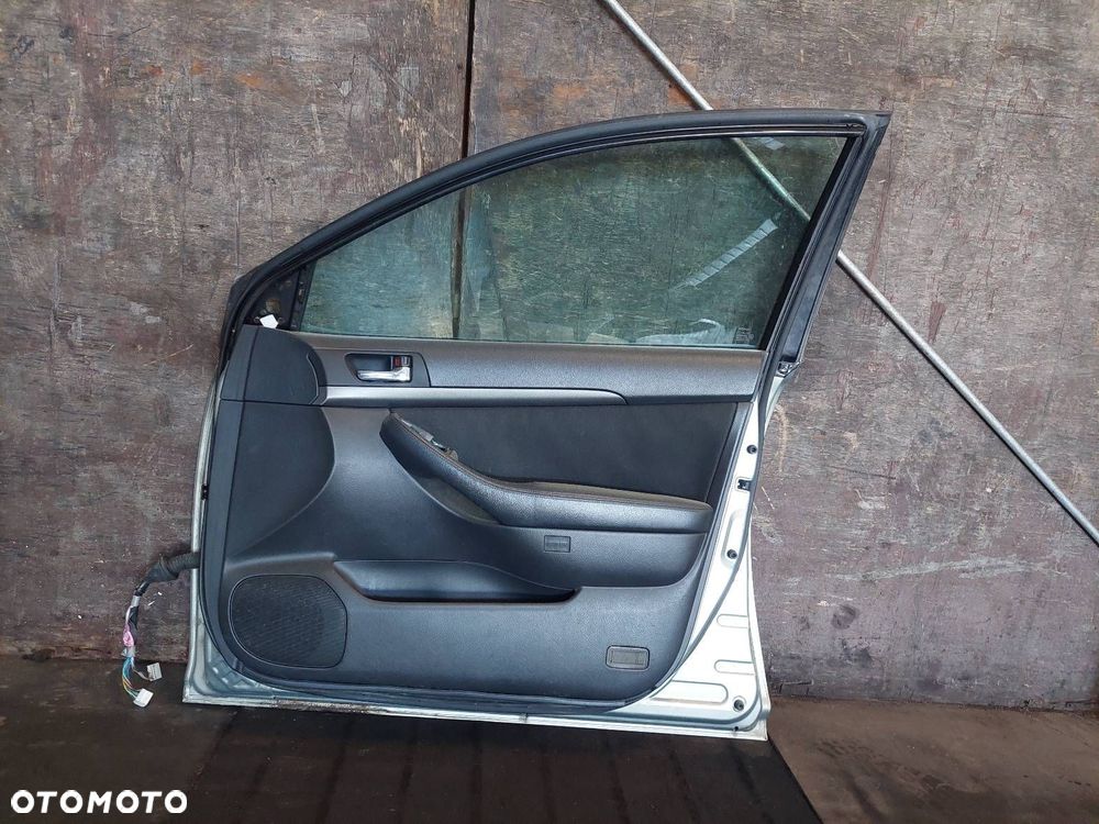 DRZWI KOMPLETNE PRAWY PRZÓD TOYOTA AVENSIS T25 6T1 - 14