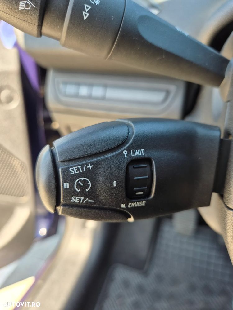 Peugeot 208 1.2 L PureTech Allure - 12