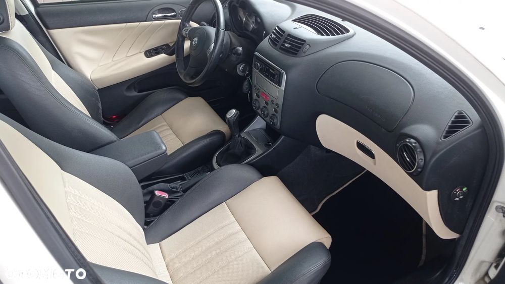 Alfa Romeo 147 1.6 Twin Spark AMICA - 31