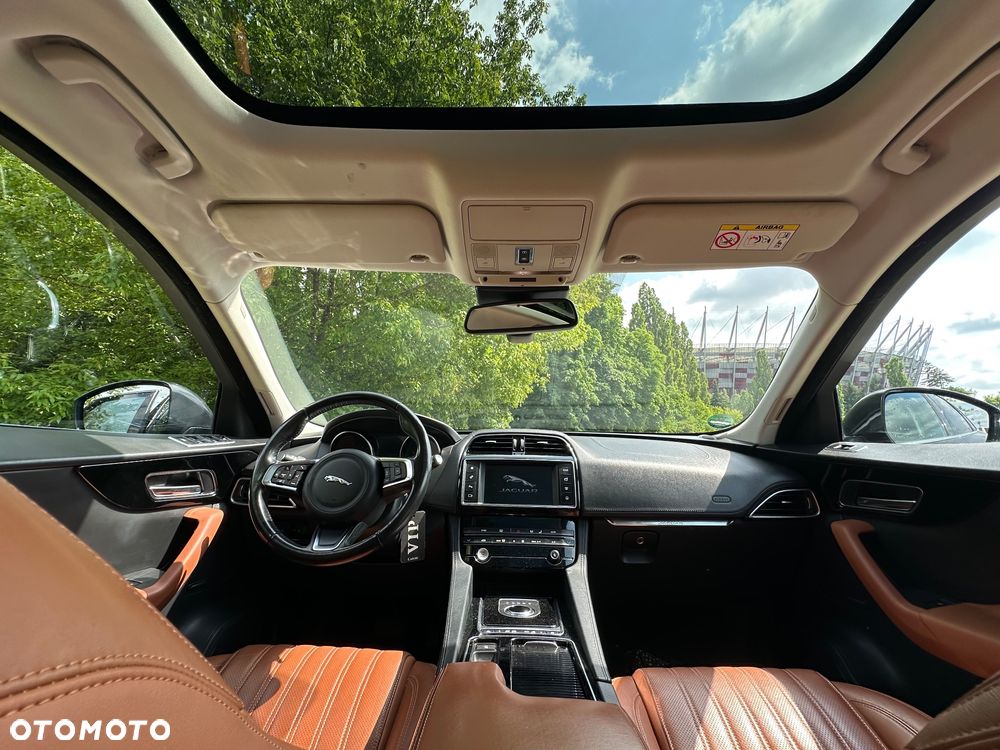 Jaguar F-Pace 2.0 i4D AWD Prestige - 13