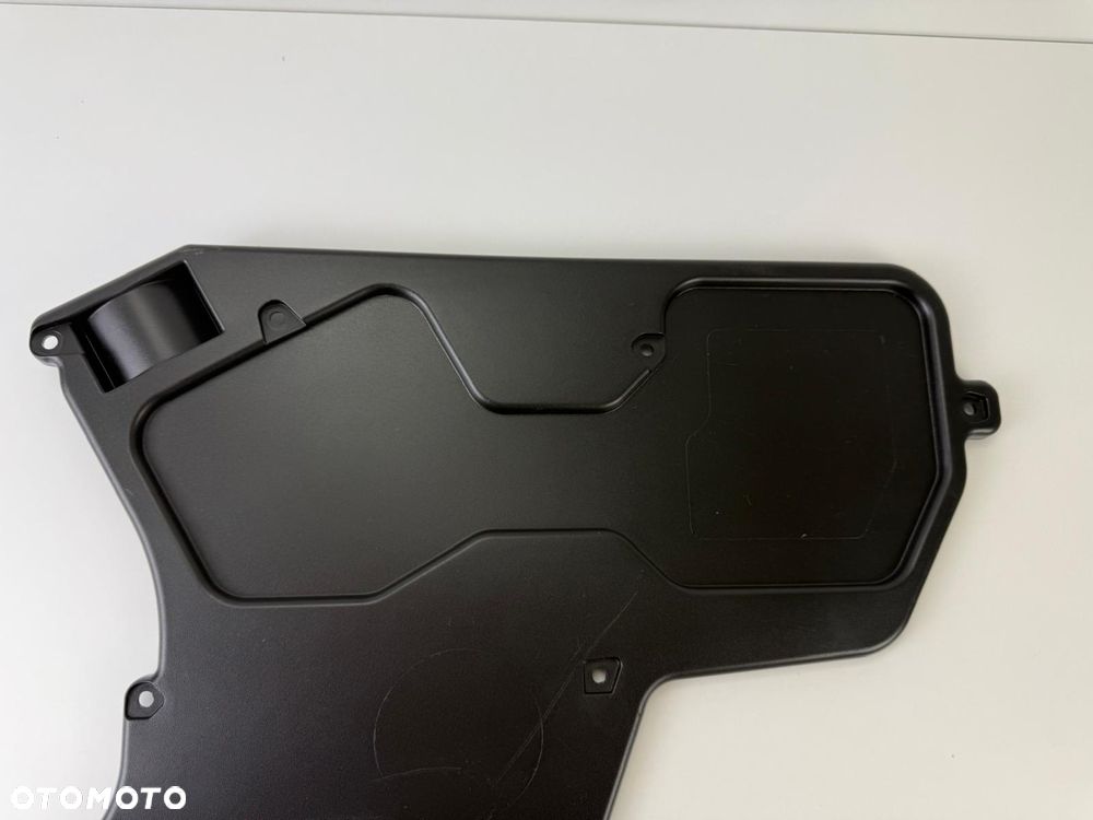 Wykończenie przedniego panelu Can-Am Defender HD10 2022+ - 4