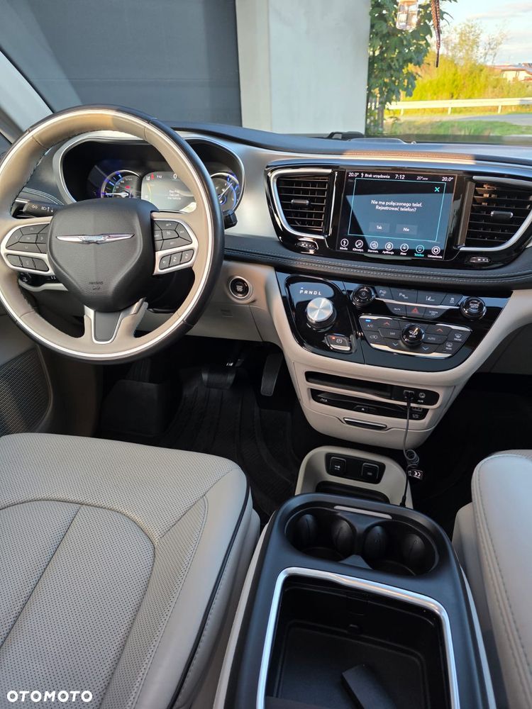 Chrysler Pacifica - 17