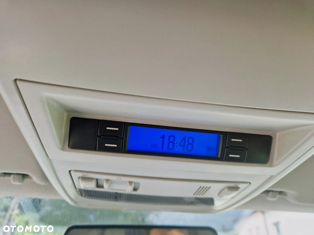 Volkswagen Caravelle - 6