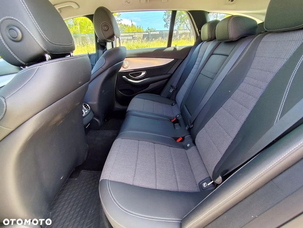 Mercedes-Benz Klasa E 220 d 4-Matic 9G-TRONIC - 8