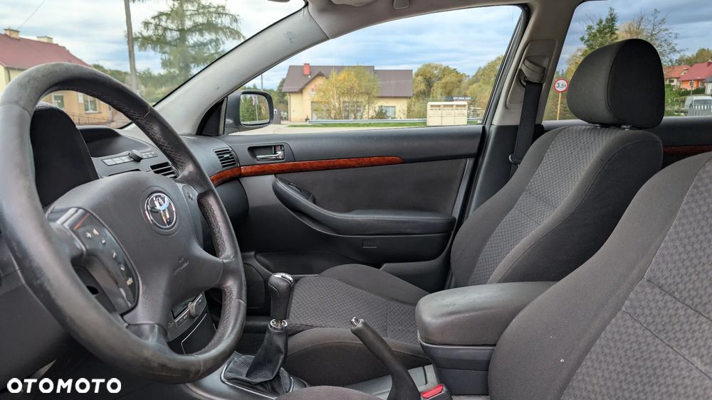 Toyota Avensis 1.8 VVT-i Sol - 9