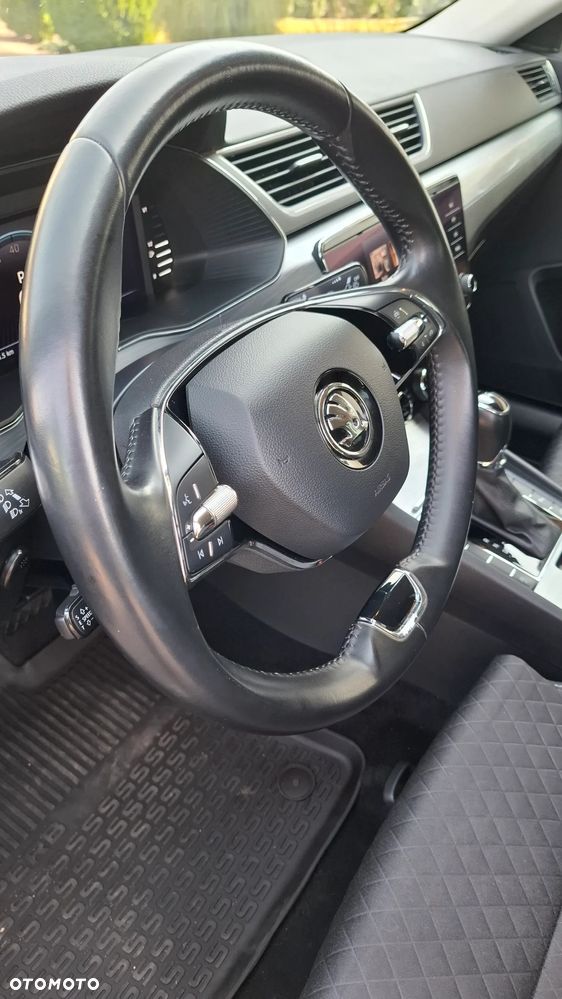 Skoda Superb 2.0 TDI SCR Sportline DSG - 37