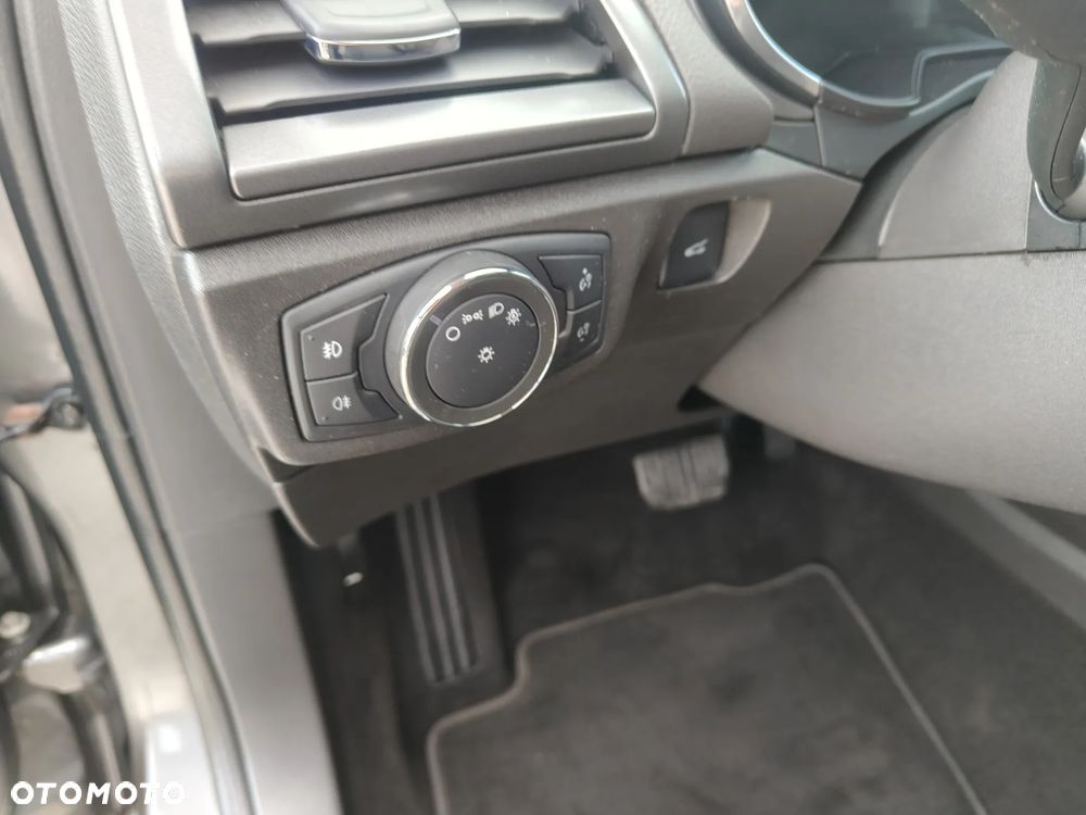 Ford Mondeo - 38