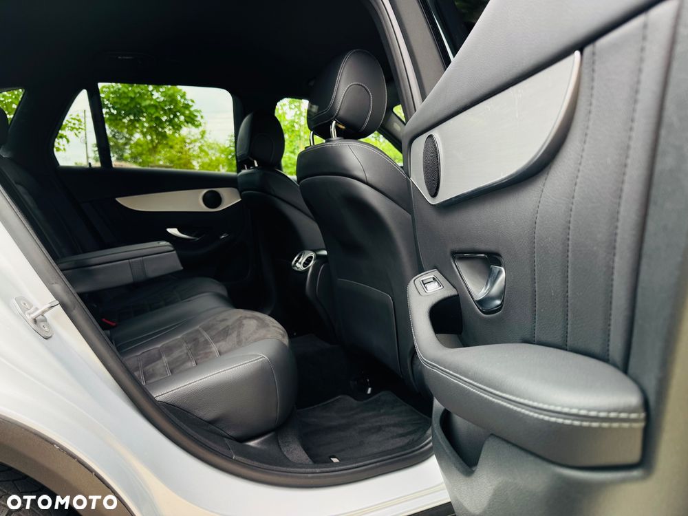 Mercedes-Benz GLC 220 d 4Matic 9G-TRONIC AMG Line Plus - 32