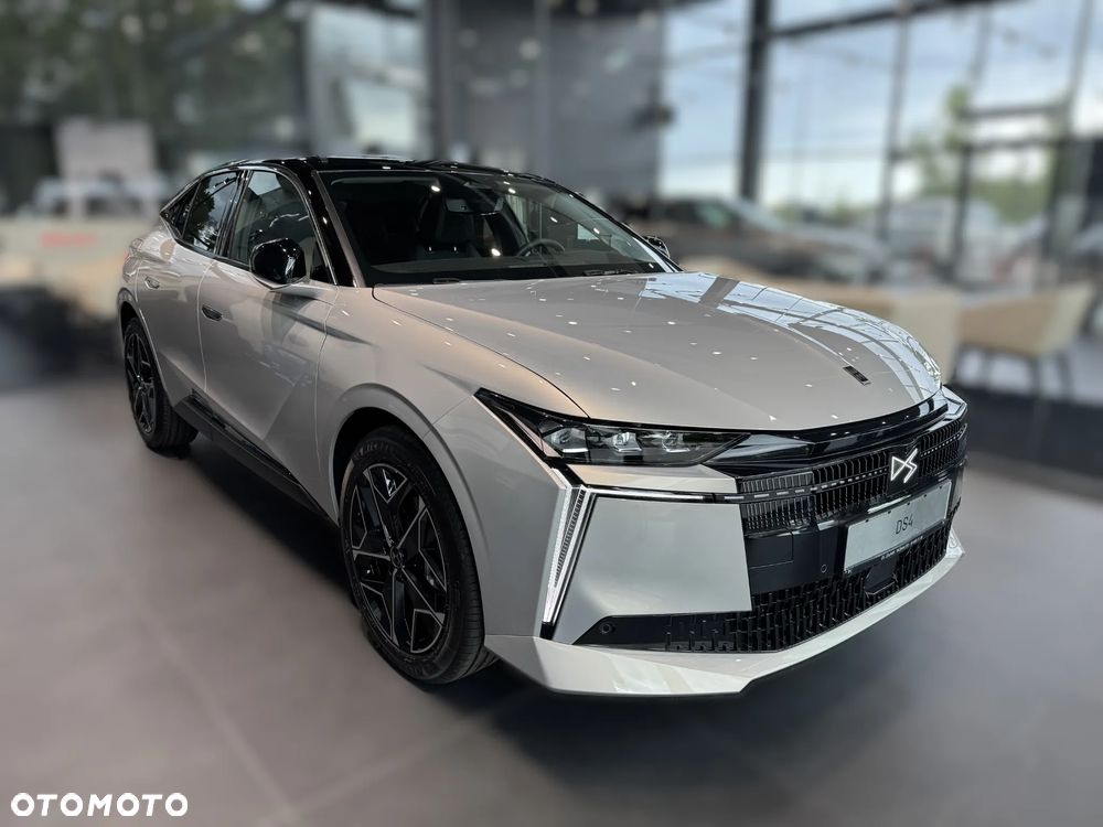 DS Automobiles N°4 1.2 mHEV Étoile Alcantara eDCS6 - 8
