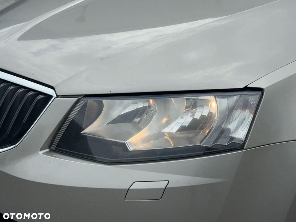 Skoda Octavia 1.6 TDI Ambition DSG - 8