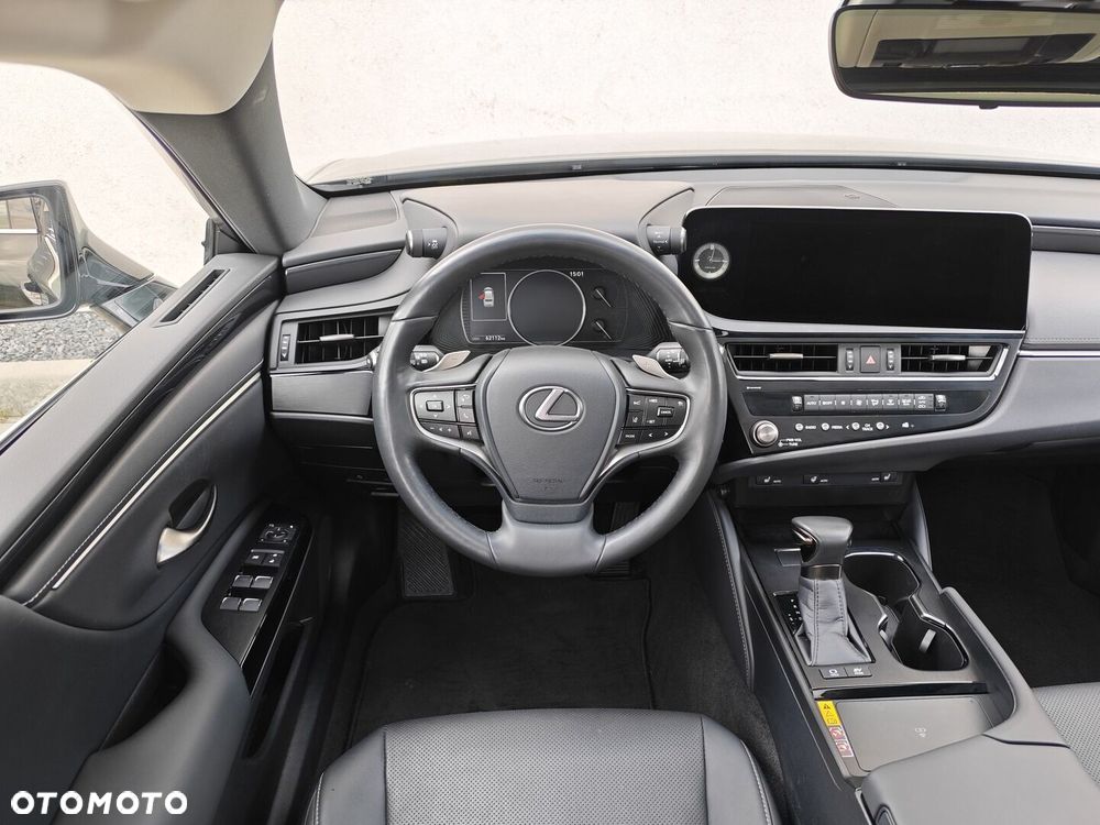 Lexus ES 300h Business Edition - 17
