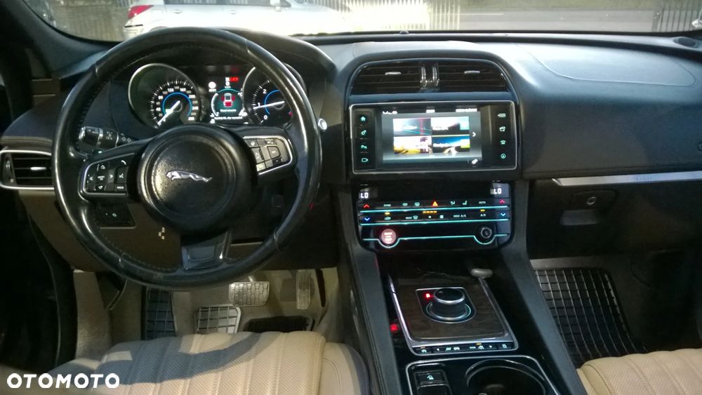 Jaguar F-Pace 2.0 i4D AWD Prestige - 14