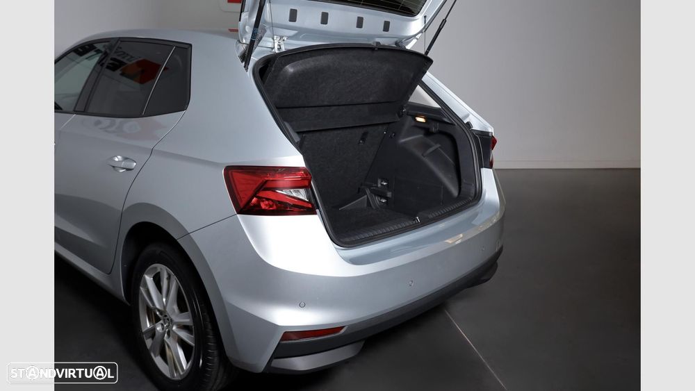 Skoda Fabia 1.0 TSI DSG — fotografia 18