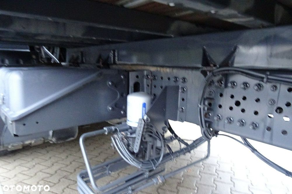 Mercedes-Benz Antos 1827 Euro 6 tylko 228tys.km ! ks. serwisowa kontener - 26