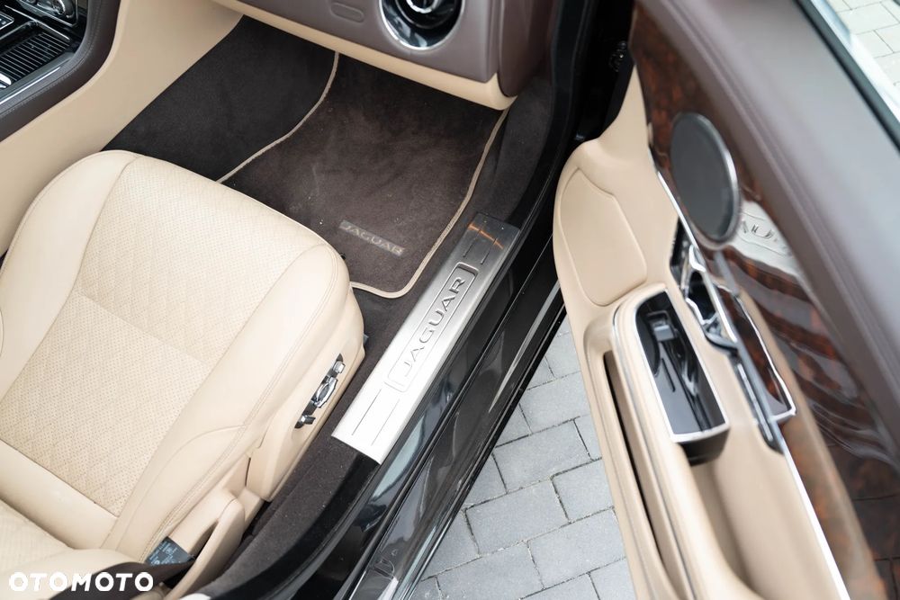 Jaguar XJ 3.0 T LWB AWD Portfolio - 25