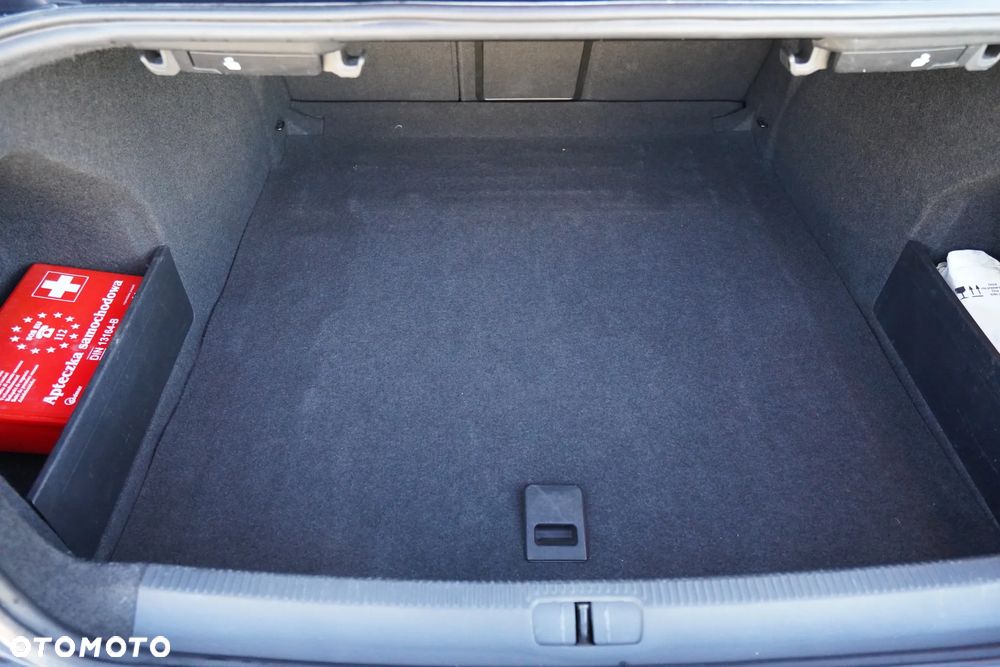 Volkswagen Passat - 22