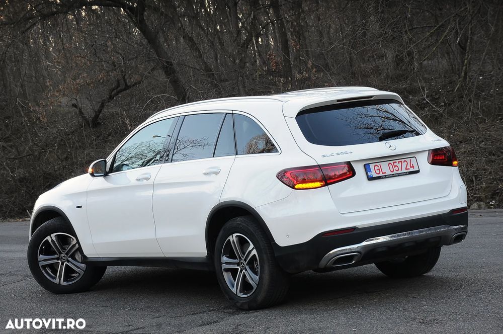 Mercedes-Benz GLC 300 e 4MATIC - 3